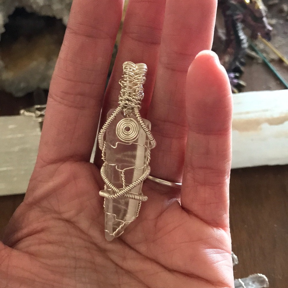 🌸 Gifted 🌸 Crystal Quartz necklace pendant